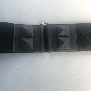Sleek, stretchy black belt